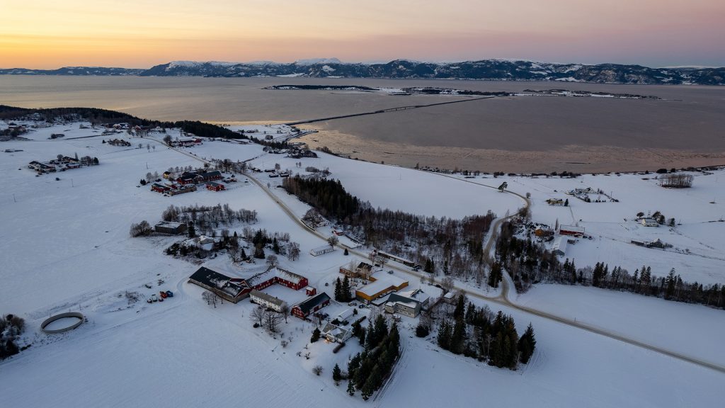 Utsikt over Evenhus, Valberg, Hernes Øra, Svaet og Tautra.
